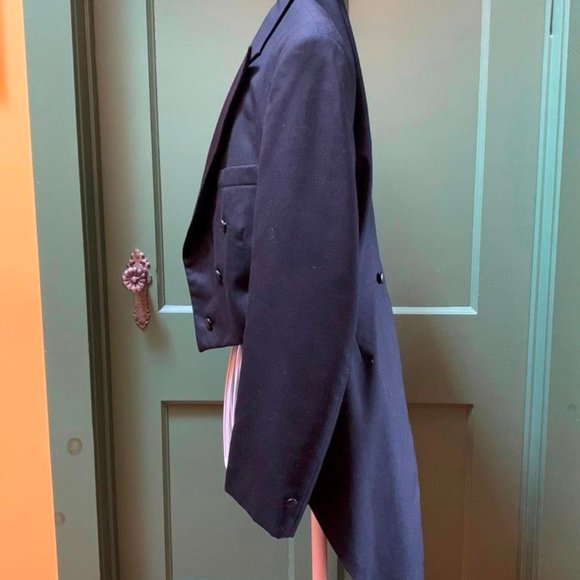 Men's Formal Wear - Picture 3 of 10